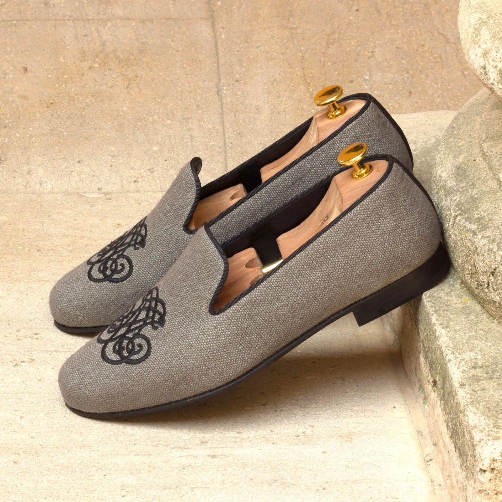 DapperFam Enzo in Grey / Black Men's Linen & Grossgrain Slipper